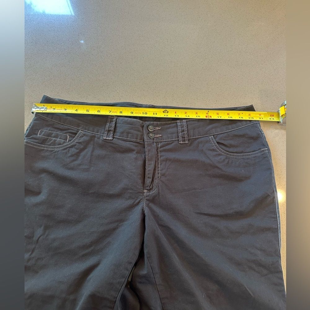 Old Navy Women's Low Rise Waist Black Capri Stretch Shorts Size 16 - Picture 4 of 8